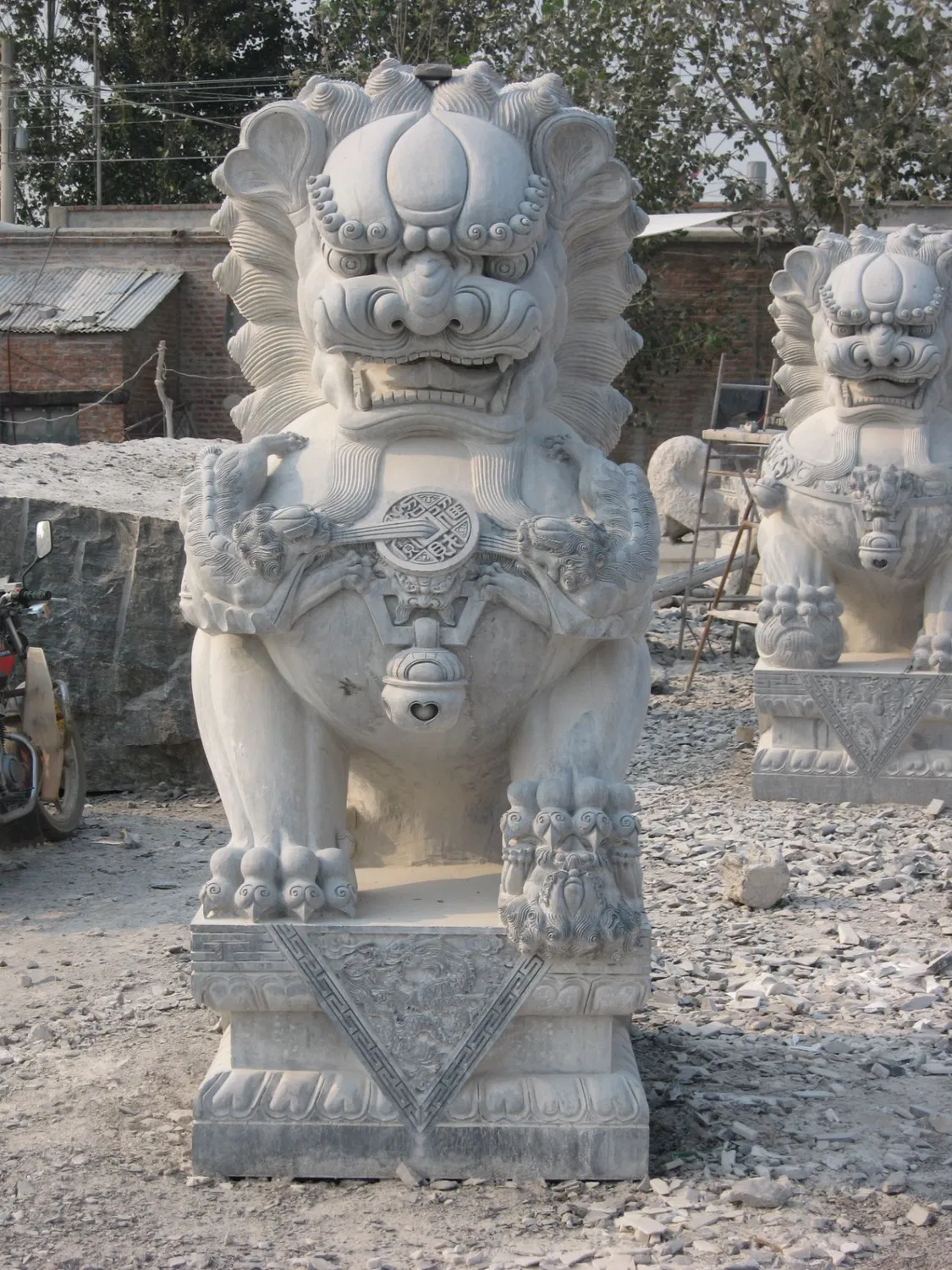 Talla de león animal de piedra de granito para jardín